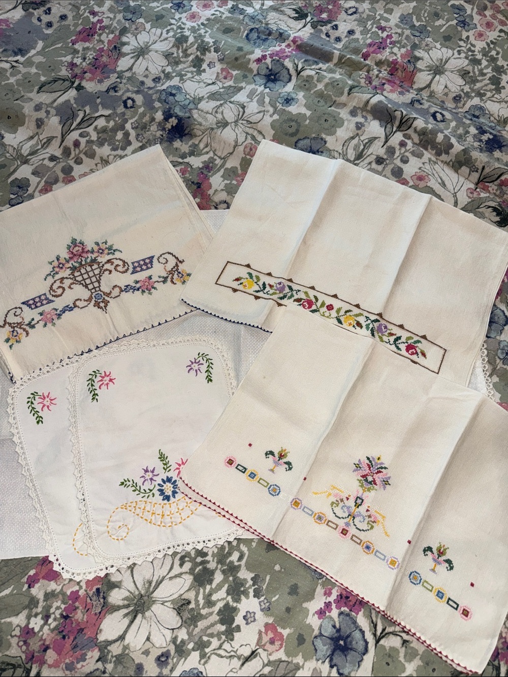 Hand-Embroidered Floral linens-5